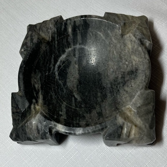 Vintage HAND-CARVED ALABASTER Ashtray or trinket dish
Aztec or Mayan Designs - Picture 2 of 6